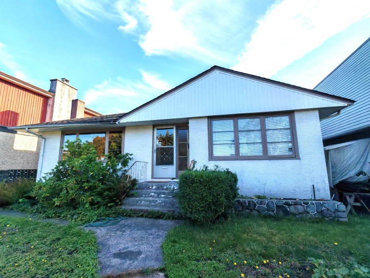 Photo 2 at 2686 E 3rd Avenue, Renfrew VE, Vancouver East