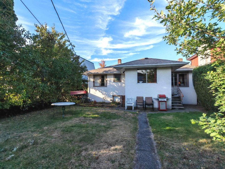 Photo 13 at 2686 E 3rd Avenue, Renfrew VE, Vancouver East