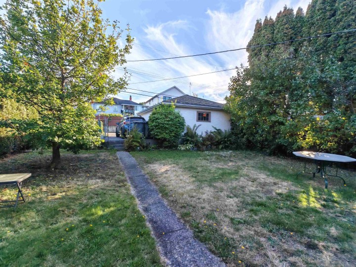 Photo 14 at 2686 E 3rd Avenue, Renfrew VE, Vancouver East