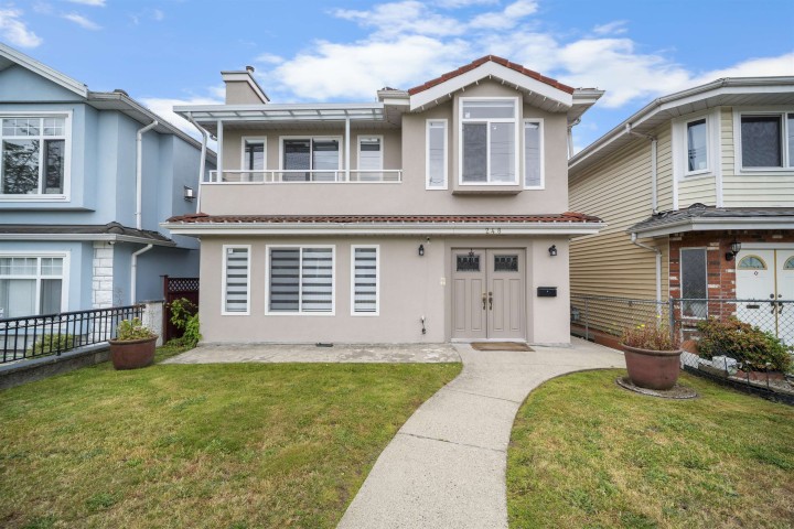 Photo 1 at 248 E 59th Avenue, South Vancouver, Vancouver East