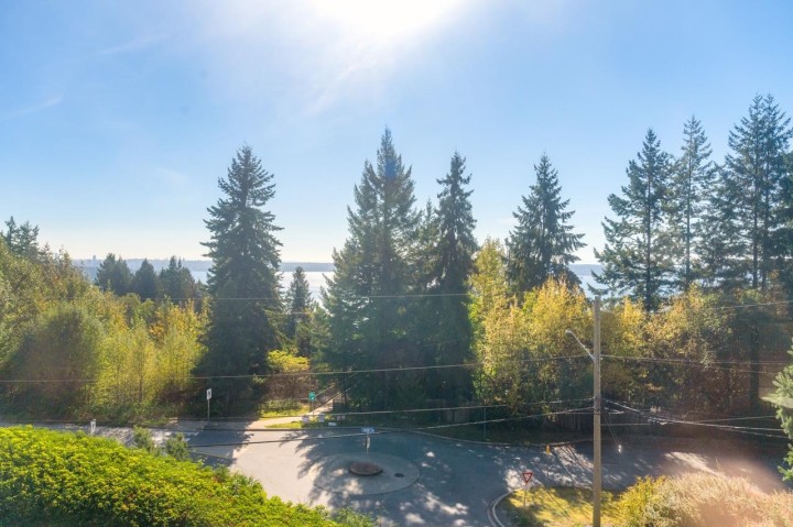 Photo 27 at 1 - 2555 Skilift Road, Chelsea Park, West Vancouver