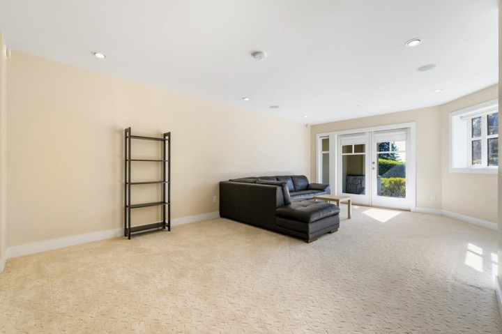 Photo 13 at 1 - 2555 Skilift Road, Chelsea Park, West Vancouver