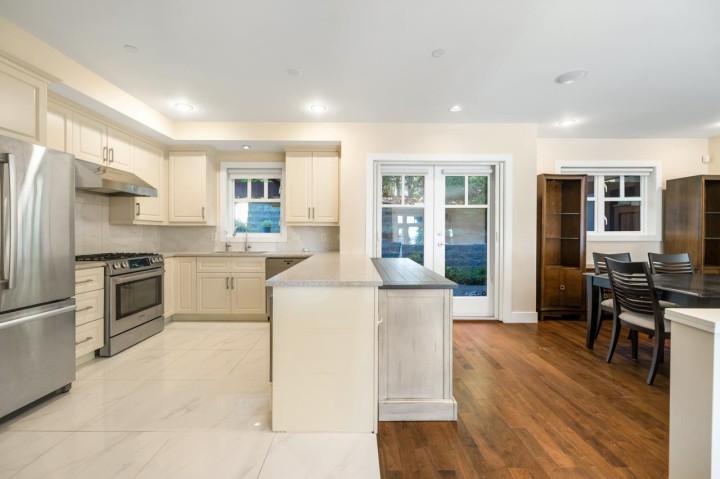 Photo 7 at 1 - 2555 Skilift Road, Chelsea Park, West Vancouver