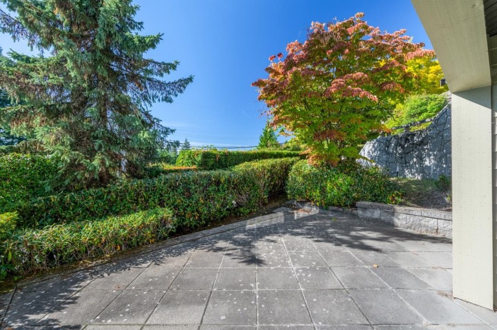 Photo 24 at 1 - 2555 Skilift Road, Chelsea Park, West Vancouver