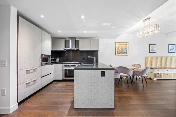 Photo 12 at 305 - 1571 W 57th Avenue, South Granville, Vancouver West