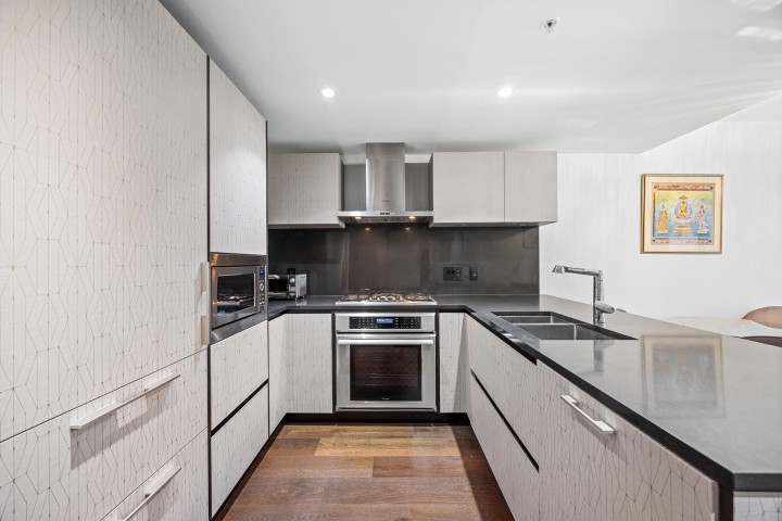 Photo 10 at 305 - 1571 W 57th Avenue, South Granville, Vancouver West