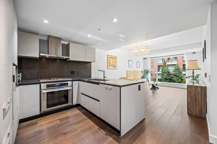 Photo 11 at 305 - 1571 W 57th Avenue, South Granville, Vancouver West