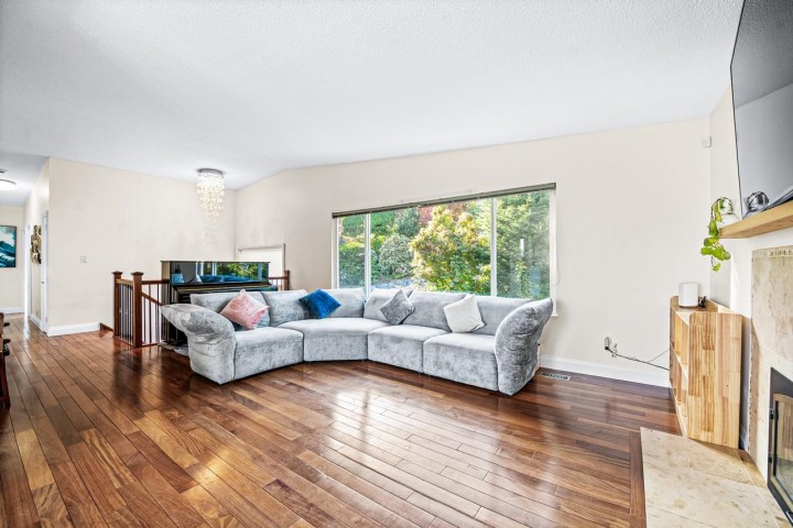 Photo 6 at 520 Ballantree Place, Glenmore, West Vancouver