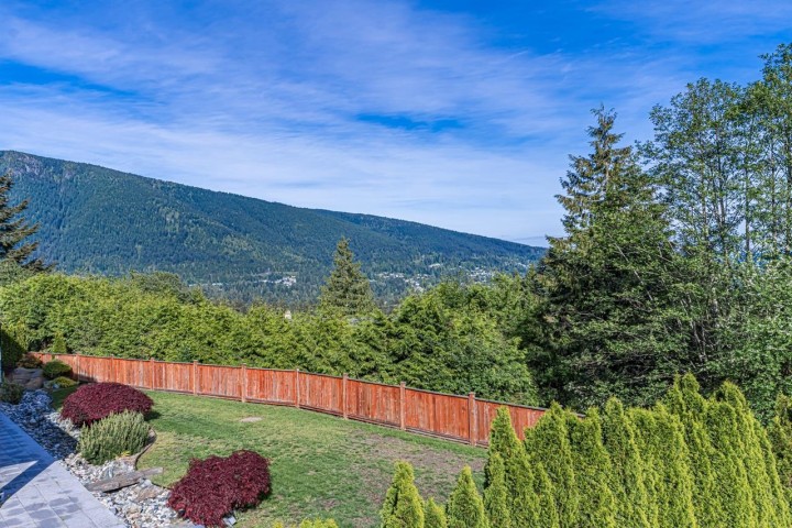 Photo 31 at 520 Ballantree Place, Glenmore, West Vancouver
