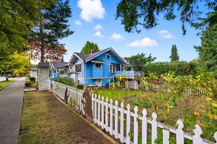 Photo 2 at 3791 Inverness Street, Knight, Vancouver East