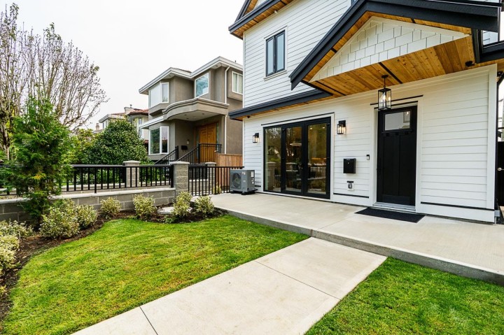 Photo 3 at 1 - 2248 E 48th Avenue, Killarney VE, Vancouver East