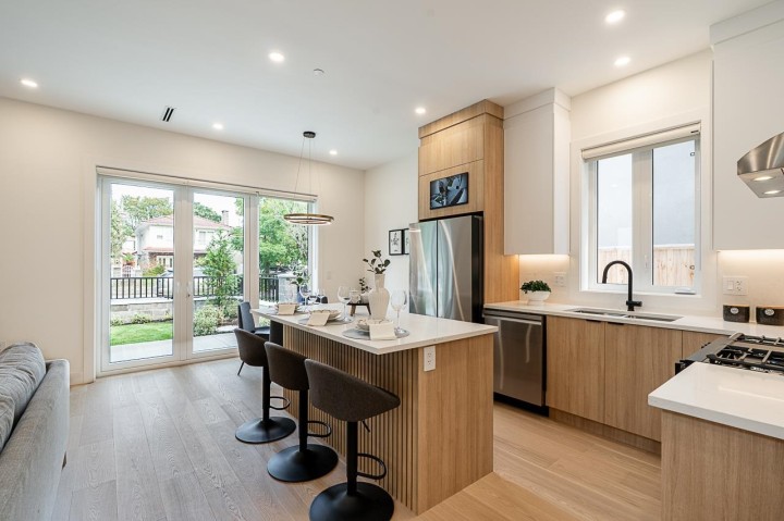 Photo 10 at 1 - 2248 E 48th Avenue, Killarney VE, Vancouver East