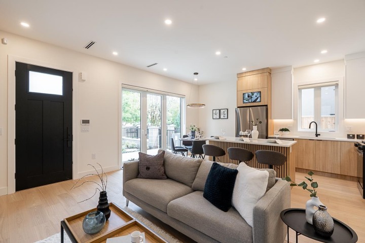 Photo 4 at 1 - 2248 E 48th Avenue, Killarney VE, Vancouver East