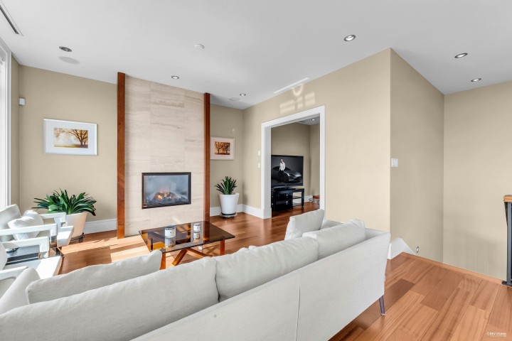 Photo 7 at 102 - 2575 Garden Court, Whitby Estates, West Vancouver