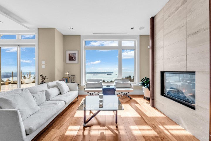 Photo 3 at 102 - 2575 Garden Court, Whitby Estates, West Vancouver