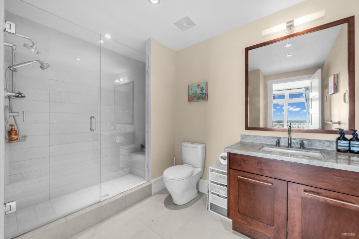 Photo 36 at 102 - 2575 Garden Court, Whitby Estates, West Vancouver