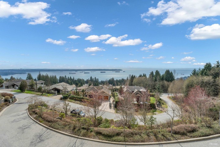 Photo 32 at 102 - 2575 Garden Court, Whitby Estates, West Vancouver