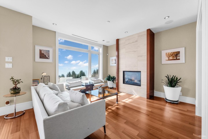 Photo 5 at 102 - 2575 Garden Court, Whitby Estates, West Vancouver