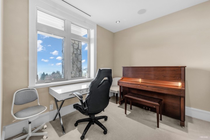 Photo 38 at 102 - 2575 Garden Court, Whitby Estates, West Vancouver