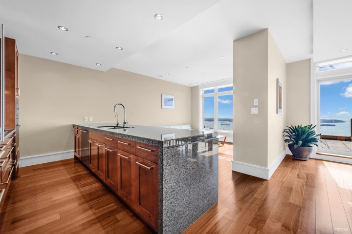 Photo 18 at 102 - 2575 Garden Court, Whitby Estates, West Vancouver