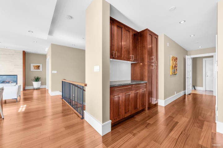 Photo 15 at 102 - 2575 Garden Court, Whitby Estates, West Vancouver