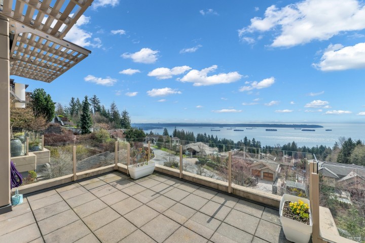 Photo 11 at 102 - 2575 Garden Court, Whitby Estates, West Vancouver