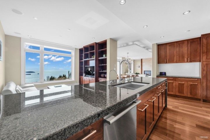 Photo 19 at 102 - 2575 Garden Court, Whitby Estates, West Vancouver