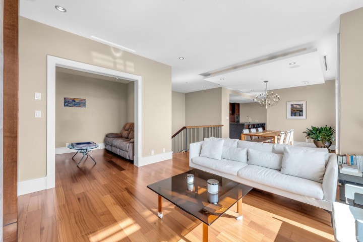 Photo 8 at 102 - 2575 Garden Court, Whitby Estates, West Vancouver