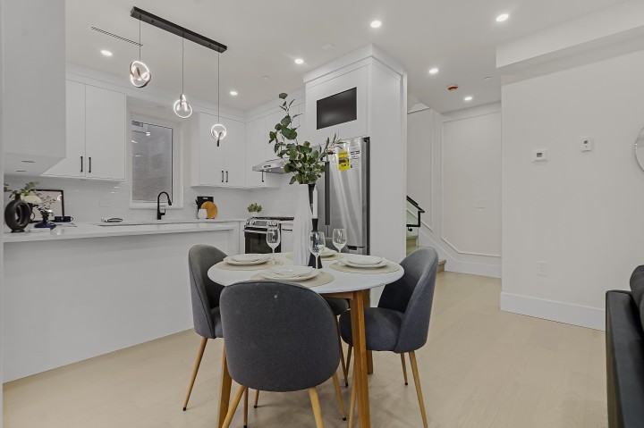 Photo 7 at 2 - 585 E 60th Avenue, South Vancouver, Vancouver East