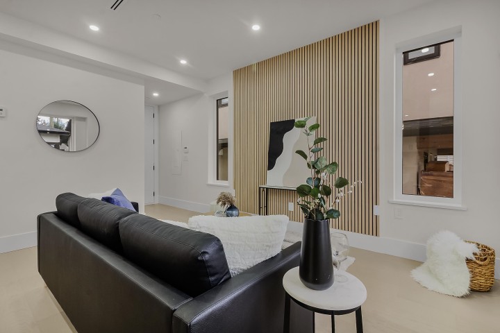 Photo 3 at 2 - 585 E 60th Avenue, South Vancouver, Vancouver East