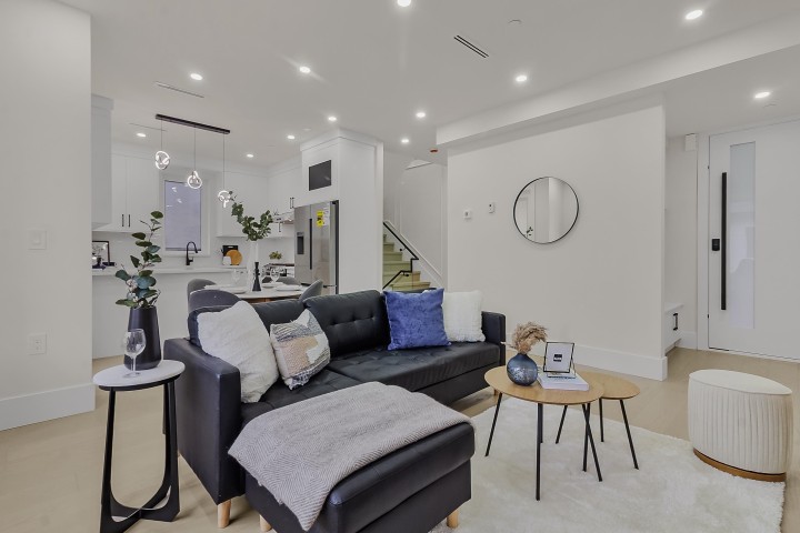 Photo 5 at 2 - 585 E 60th Avenue, South Vancouver, Vancouver East