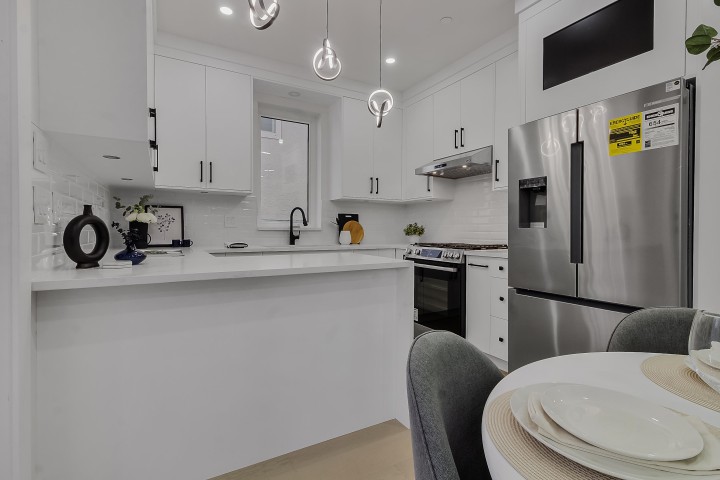 Photo 15 at 2 - 585 E 60th Avenue, South Vancouver, Vancouver East