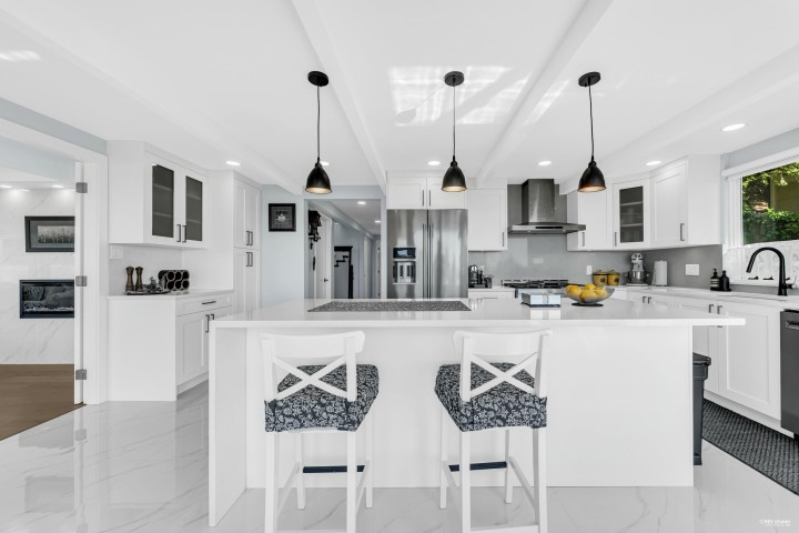 Photo 10 at 2755 Skilift Place, Chelsea Park, West Vancouver