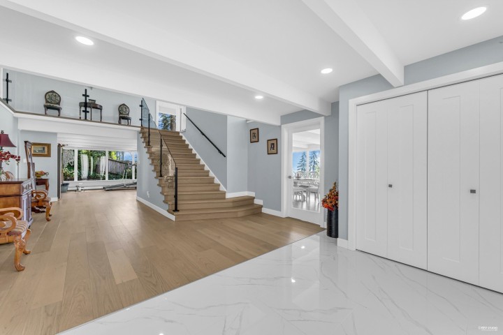 Photo 4 at 2755 Skilift Place, Chelsea Park, West Vancouver