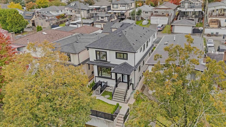 Photo 2 at 1 - 585 E 60th Avenue, South Vancouver, Vancouver East