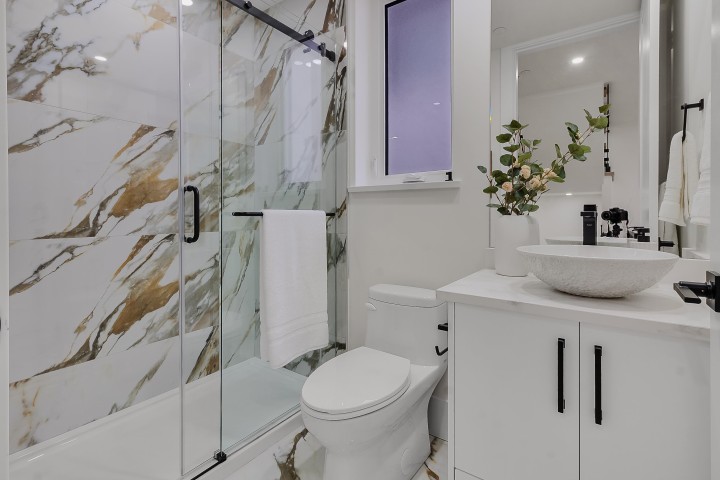 Photo 13 at 1 - 585 E 60th Avenue, South Vancouver, Vancouver East