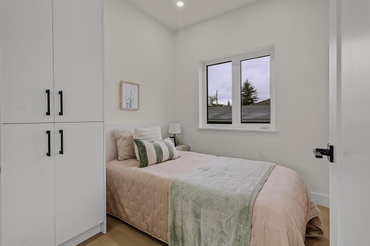 Photo 16 at 1 - 585 E 60th Avenue, South Vancouver, Vancouver East