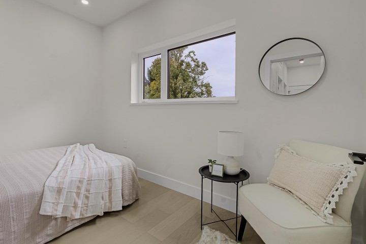 Photo 18 at 1 - 585 E 60th Avenue, South Vancouver, Vancouver East