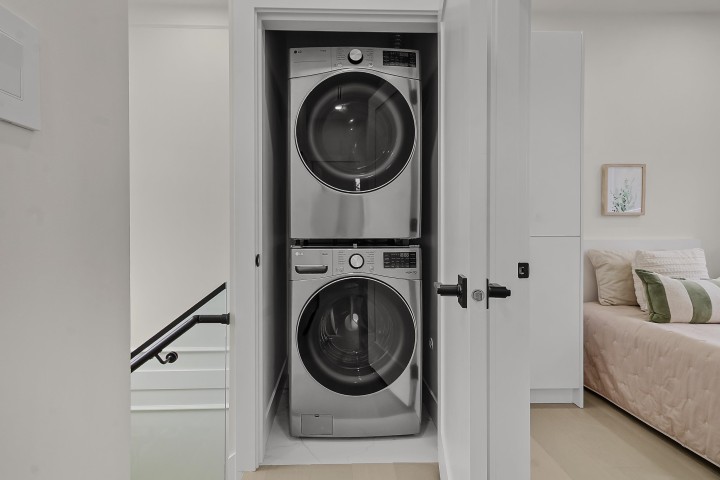 Photo 15 at 1 - 585 E 60th Avenue, South Vancouver, Vancouver East