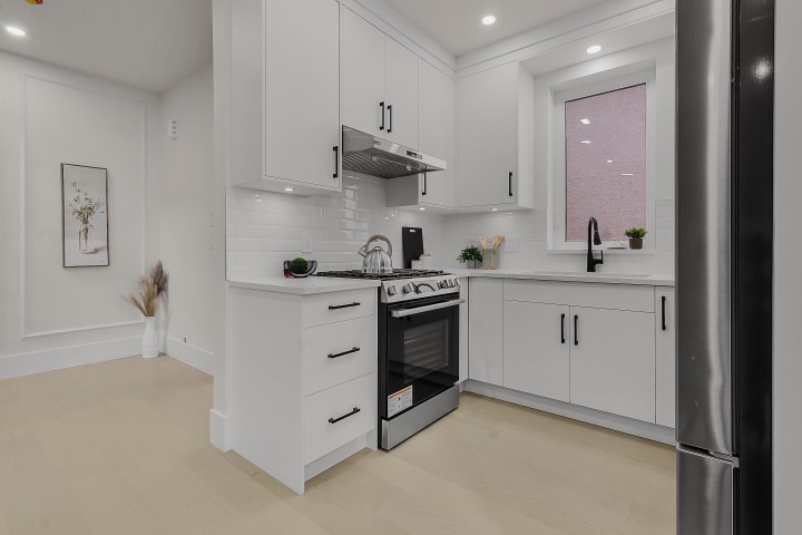 Photo 8 at 1 - 585 E 60th Avenue, South Vancouver, Vancouver East