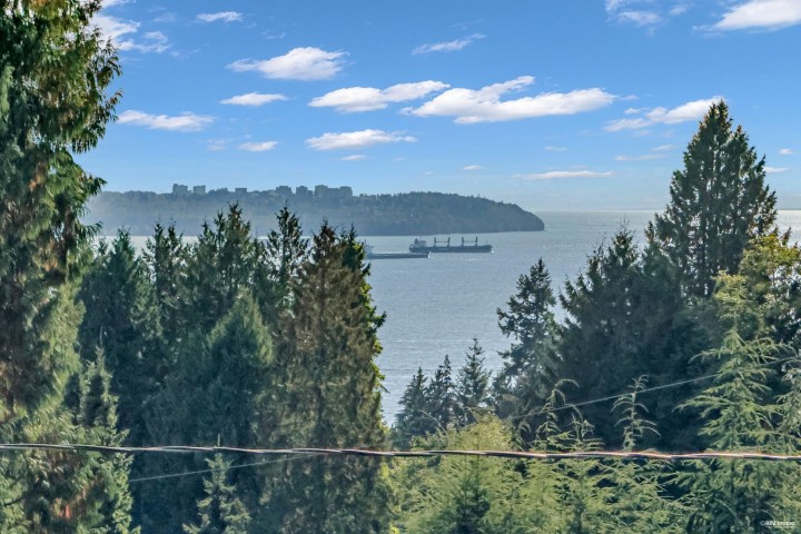 Photo 2 at 1910 27th Street, Queens, West Vancouver