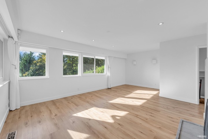 Photo 7 at 1910 27th Street, Queens, West Vancouver