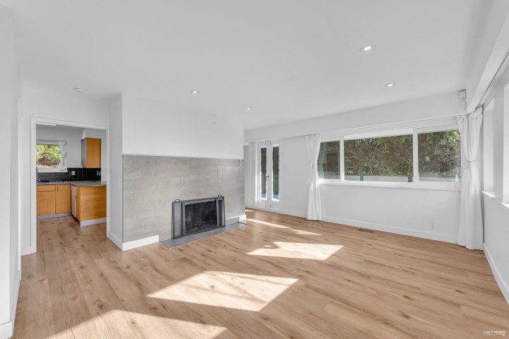 Photo 5 at 1910 27th Street, Queens, West Vancouver