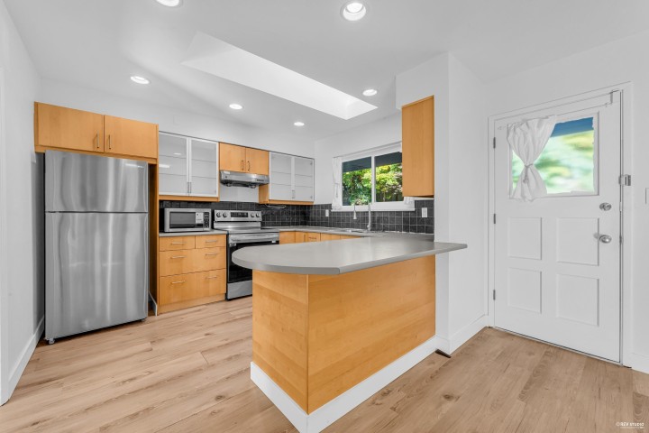 Photo 11 at 1910 27th Street, Queens, West Vancouver