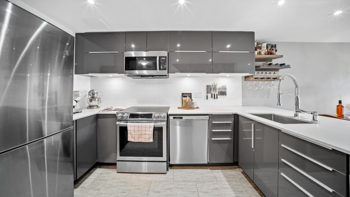 Photo 3 at 17 - 1345 W 4th Avenue, False Creek, Vancouver West