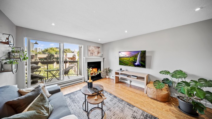 Photo 1 at 17 - 1345 W 4th Avenue, False Creek, Vancouver West