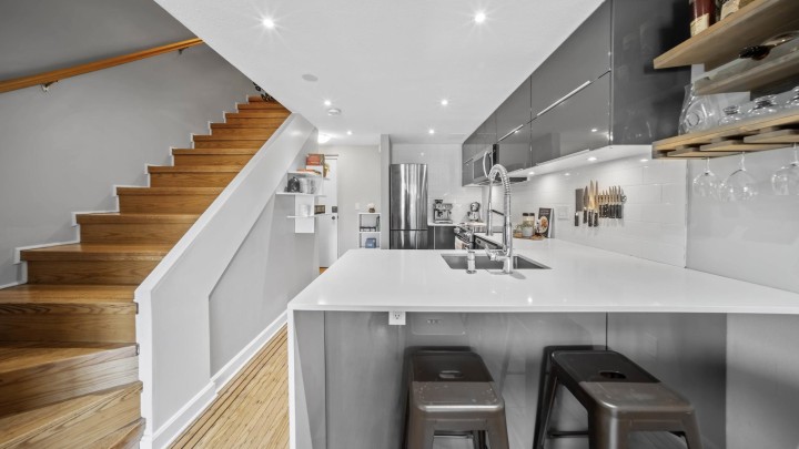 Photo 5 at 17 - 1345 W 4th Avenue, False Creek, Vancouver West