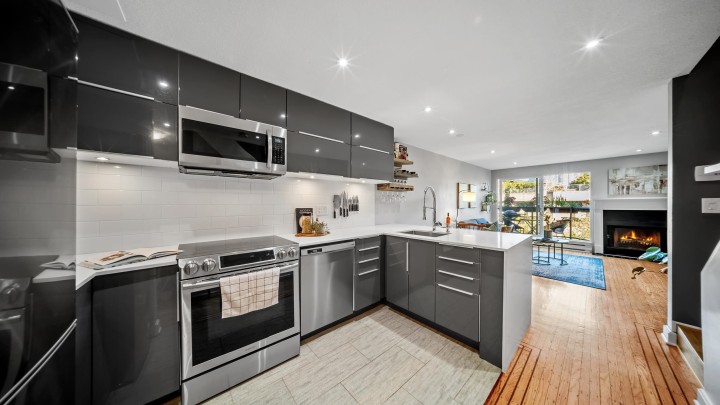 Photo 4 at 17 - 1345 W 4th Avenue, False Creek, Vancouver West