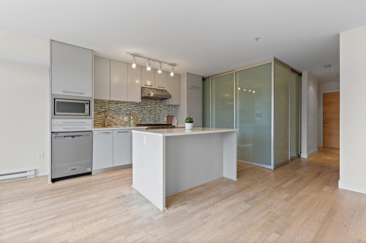 Photo 3 at 306 - 4355 W 10th Avenue, Point Grey, Vancouver West