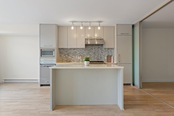 Photo 5 at 306 - 4355 W 10th Avenue, Point Grey, Vancouver West